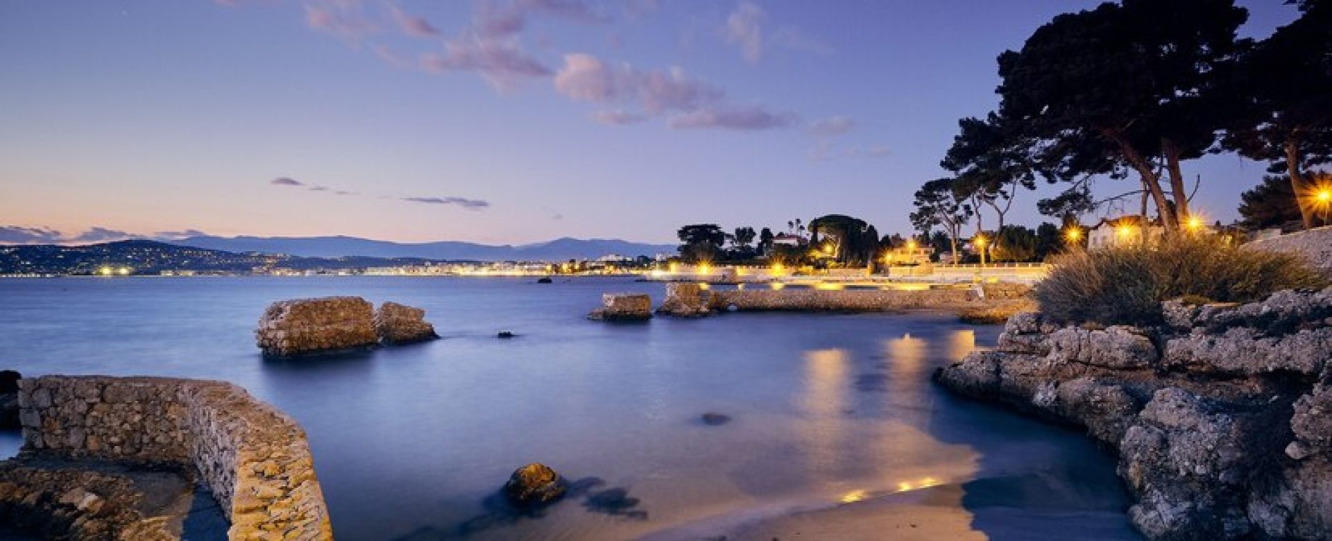 antibes-town-surrounded-by-french-riveria-evening-france_181624-11779