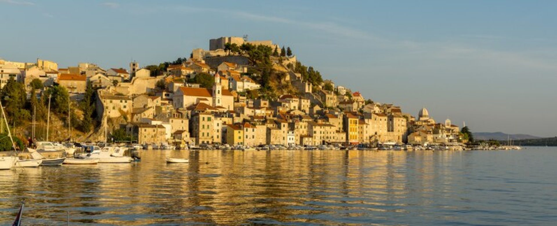 beautiful-scenery-cityscape-with-lot-building-coast-sea-croatia_181624-27044