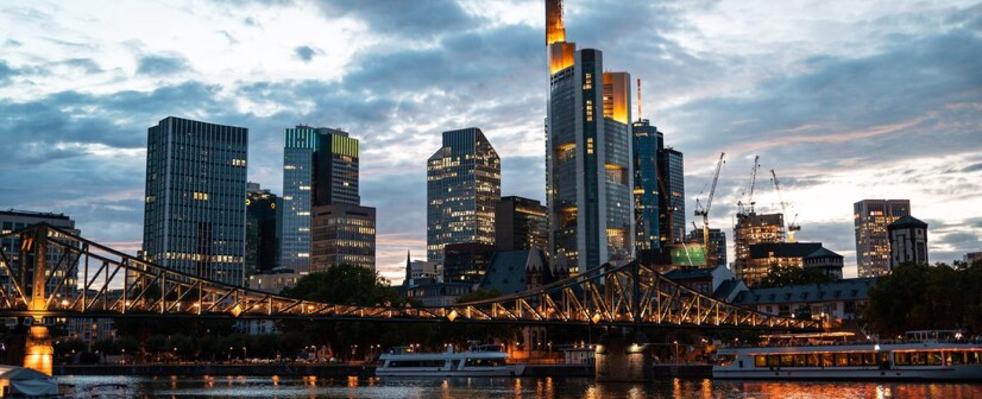 cityscape-frankfurt-downtown-sunset-germany_1268-20926