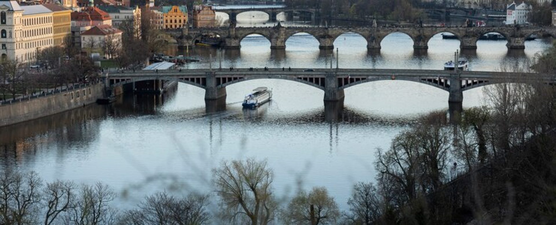 clean-city-streets-prague_23-2149417759