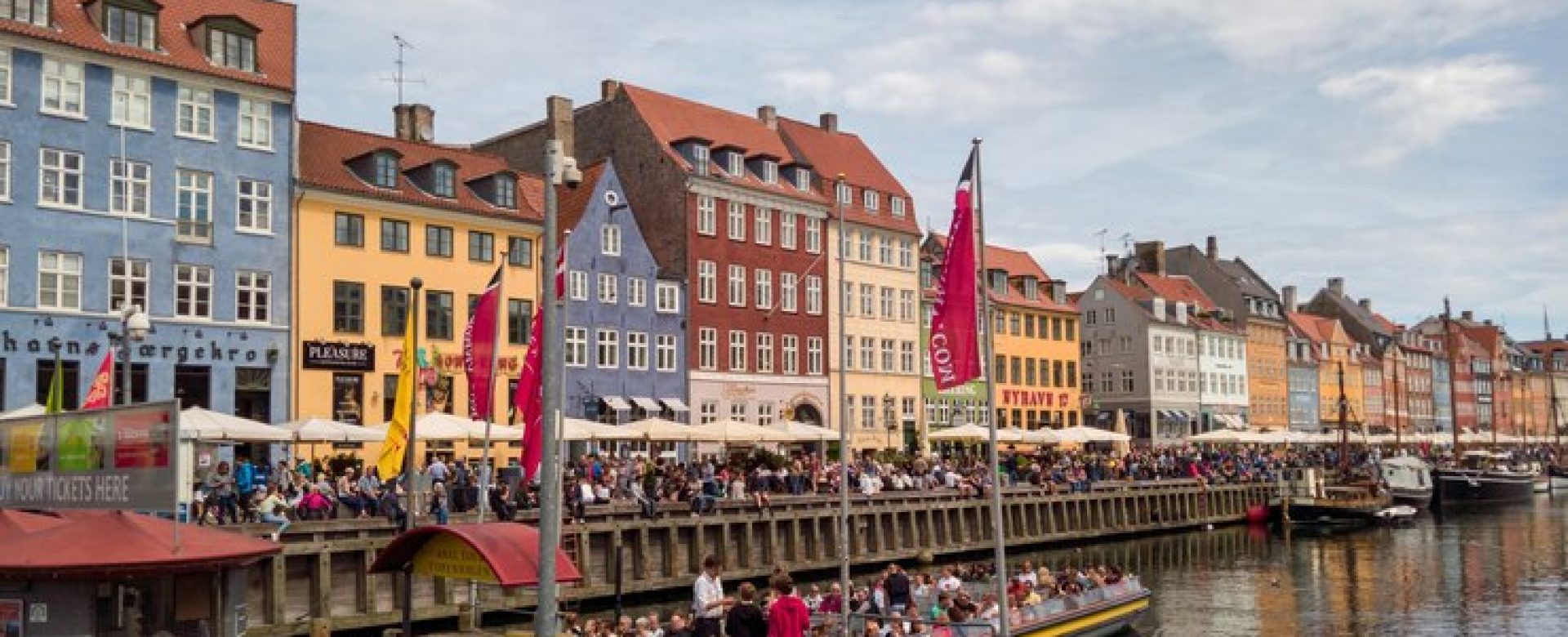 colorful-building-facades-along-nyhavn-canal-copenhagen-denmark_181624-23190