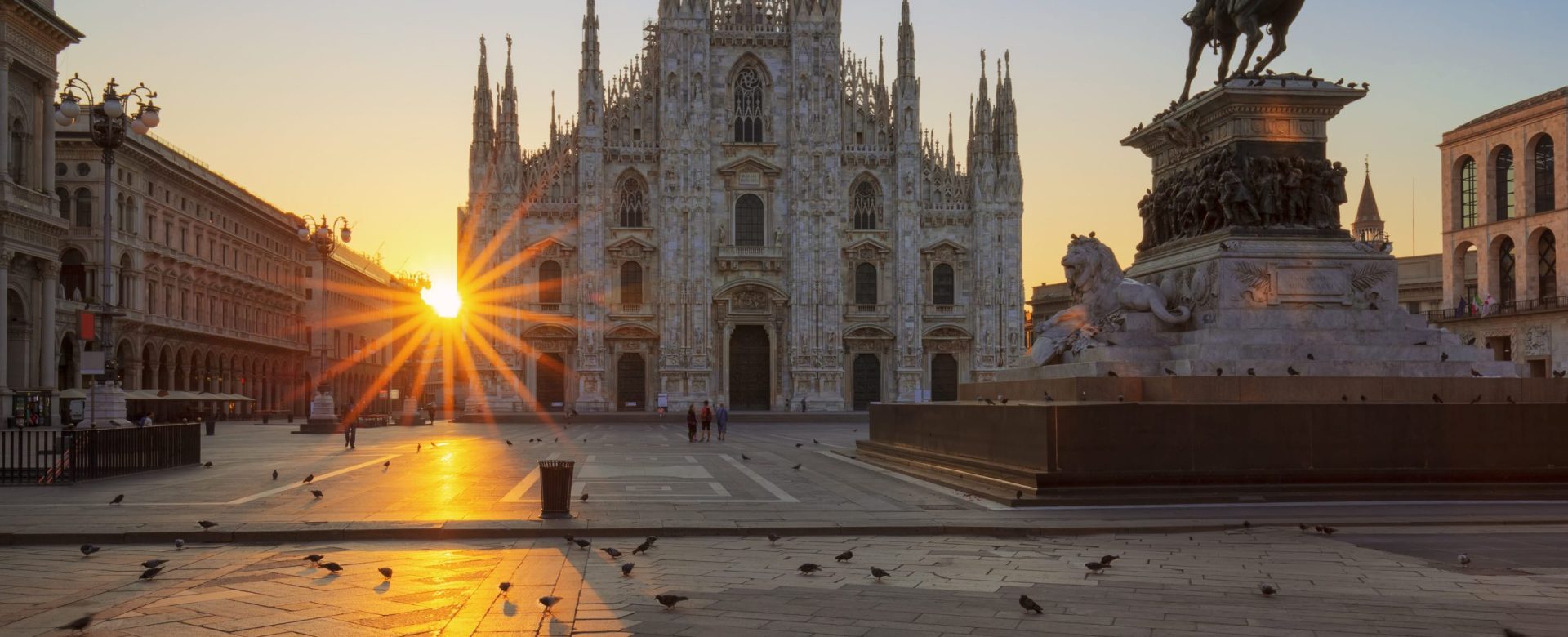 famous-duomo-sunrise-milan-europe-min