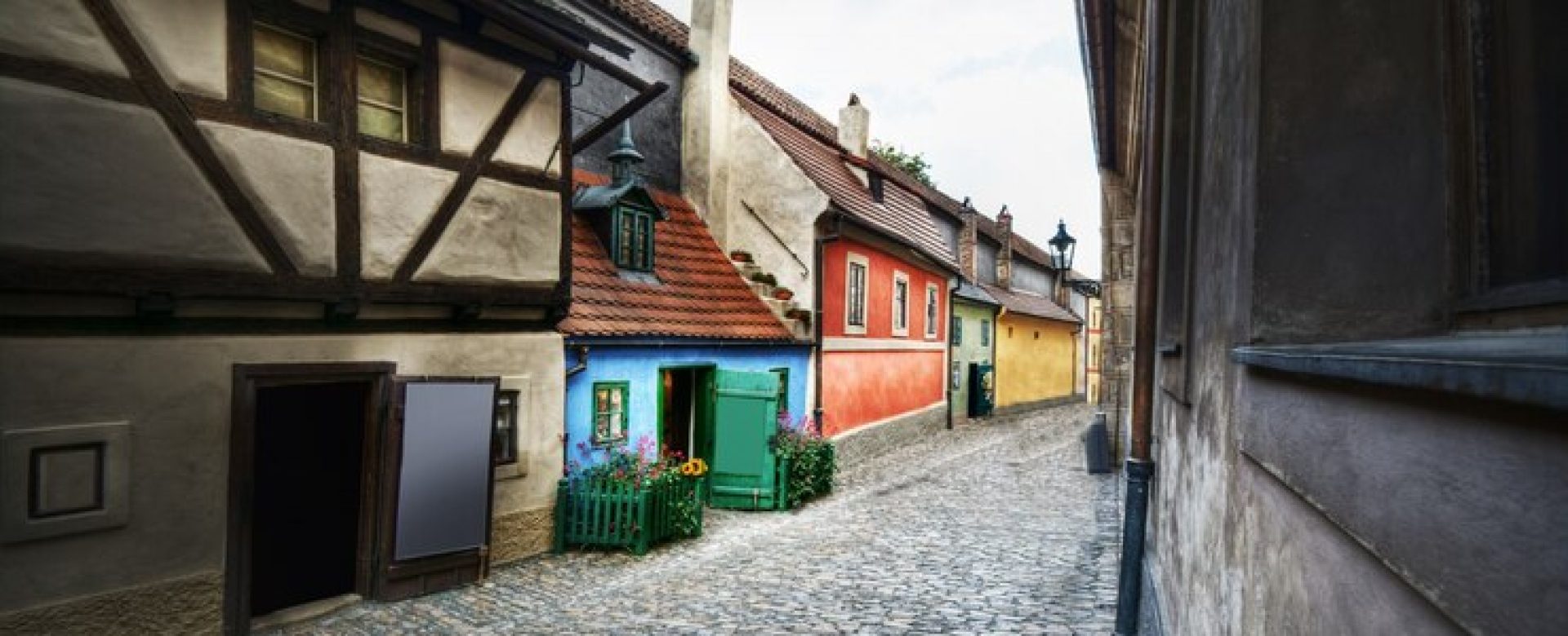 golden-street-prague-czech-europe_1204-206