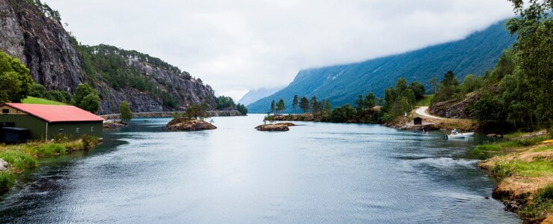 idyllic-blue-lake-with-misty-mountain_23-2148153624