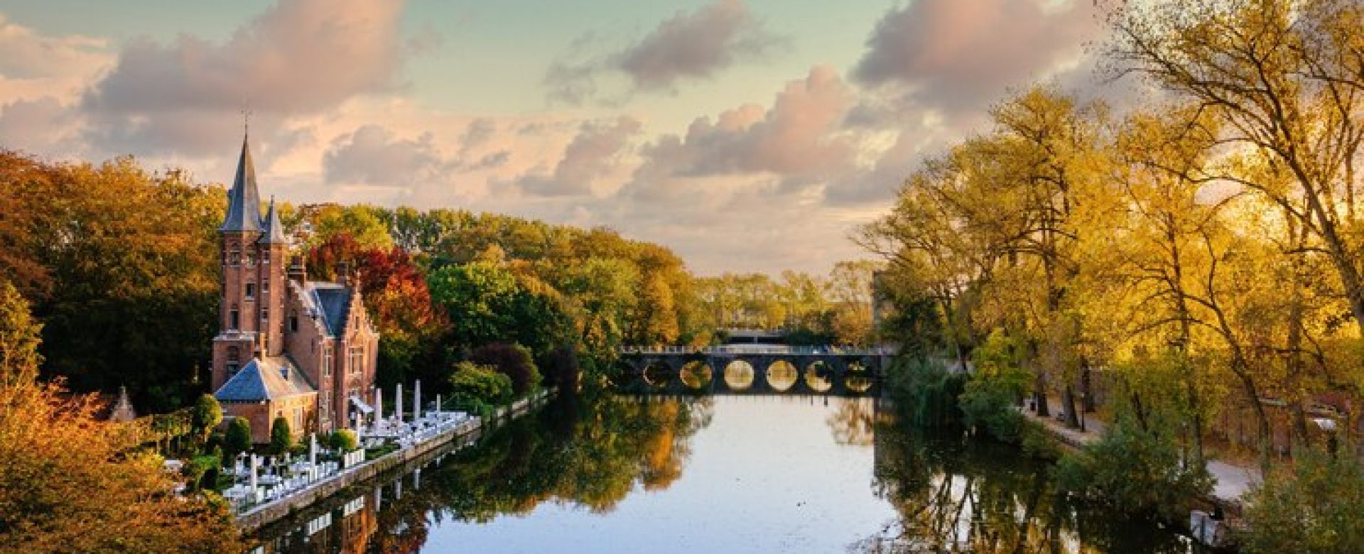 lake-view-from-kasteel-minnewater-sunset_181624-36778