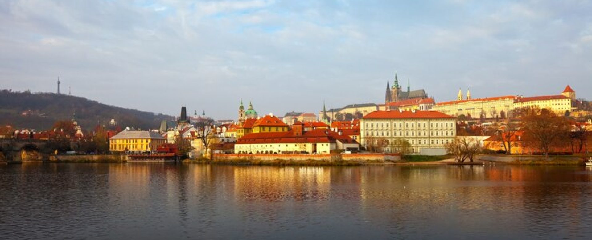 morning-view-prague-from-vltava_1398-2790