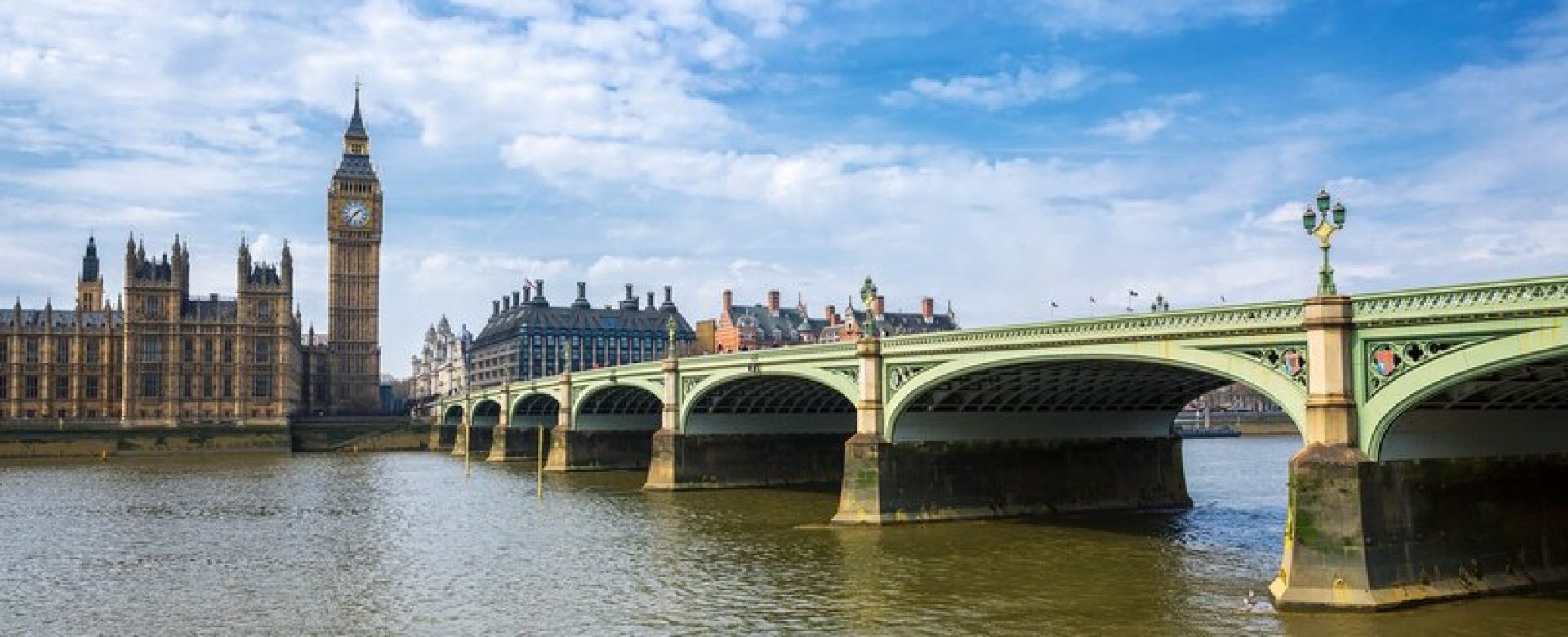 panoramic-view-big-ben-bridge-london-uk_268835-1393