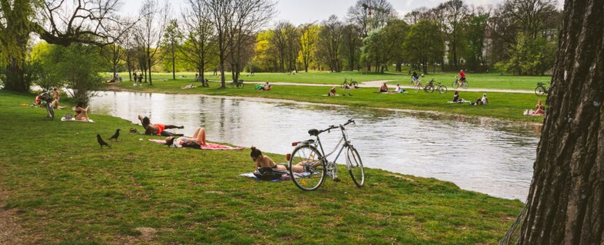 people-english-garden-munich-despite-coronavirus-outbreak_181624-44839